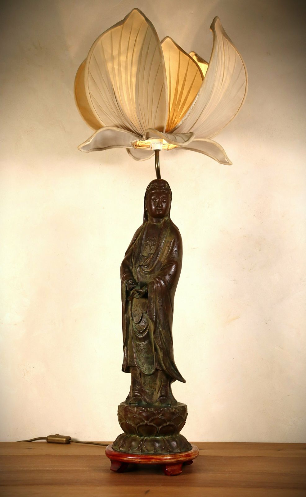 1970's Bronze Guanyin Chinese Asian Lamp Hollywood Regency With Lotus Flower Lampshade (St.169) photo for sale