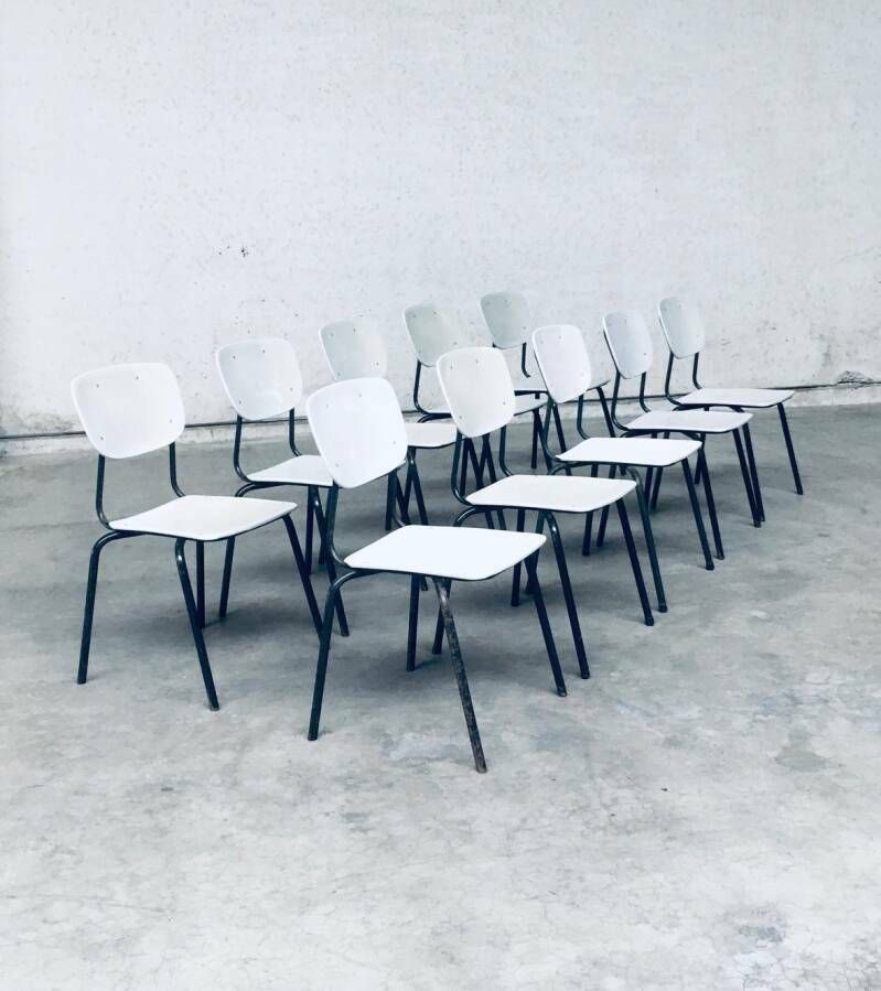700.0 Stapelstoelen – Nederlands Industrieel Design, Jaren 1960 photo
