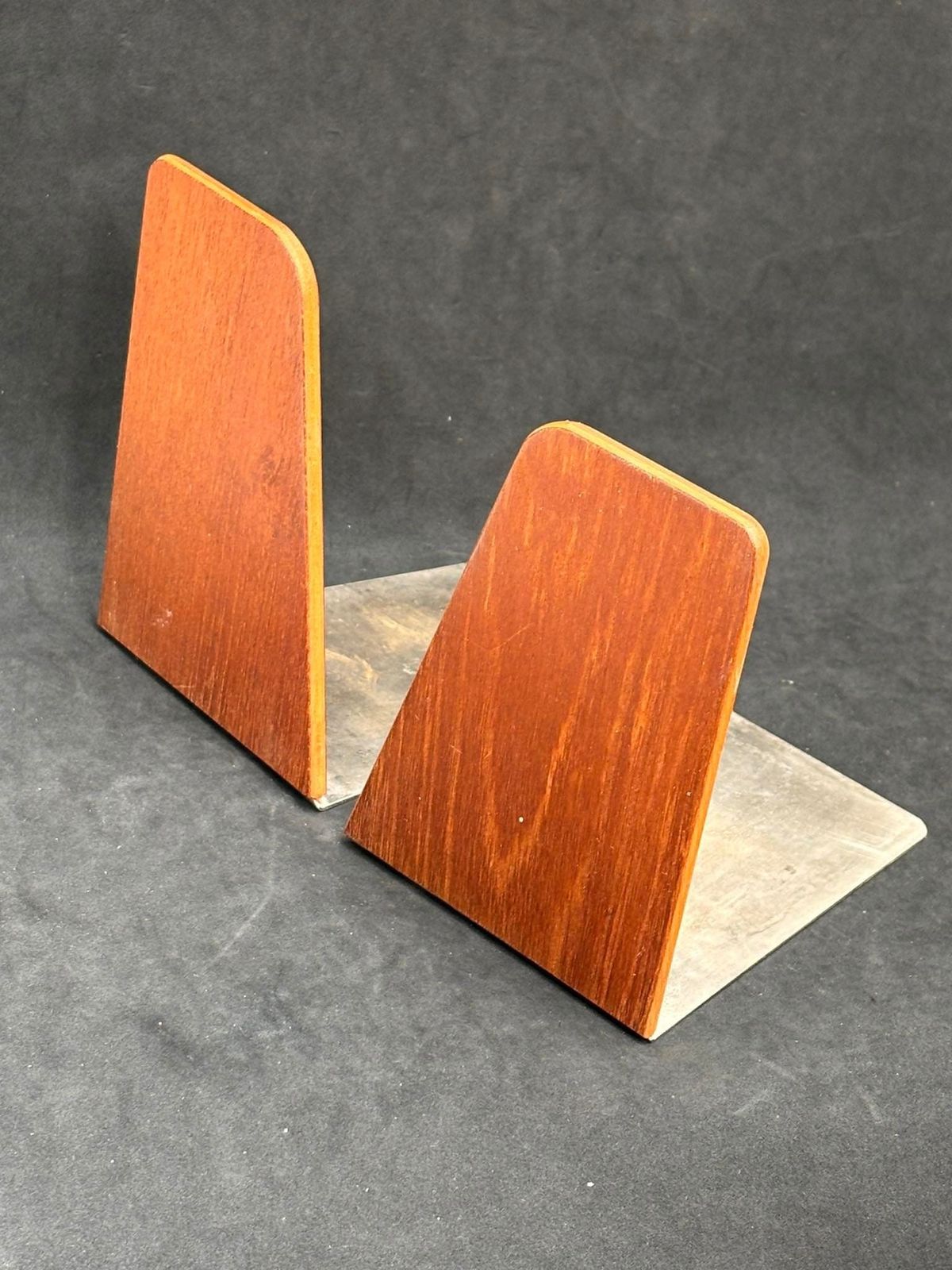 Teakhouten Boekensteun – Deens Design, Mid Century Modern, Kai Kristiansen – Bureaudecoratie, Denemarken, Mcm, Boekenplank, Cadeau, Jaren 60 Decoratie photo for sale