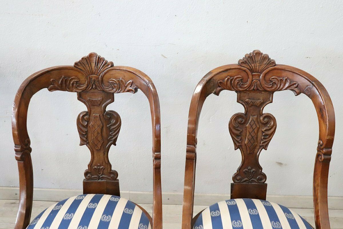 photo furniture Dining Chairs In Carved Walnut, Early 19th Century, Set Of 4