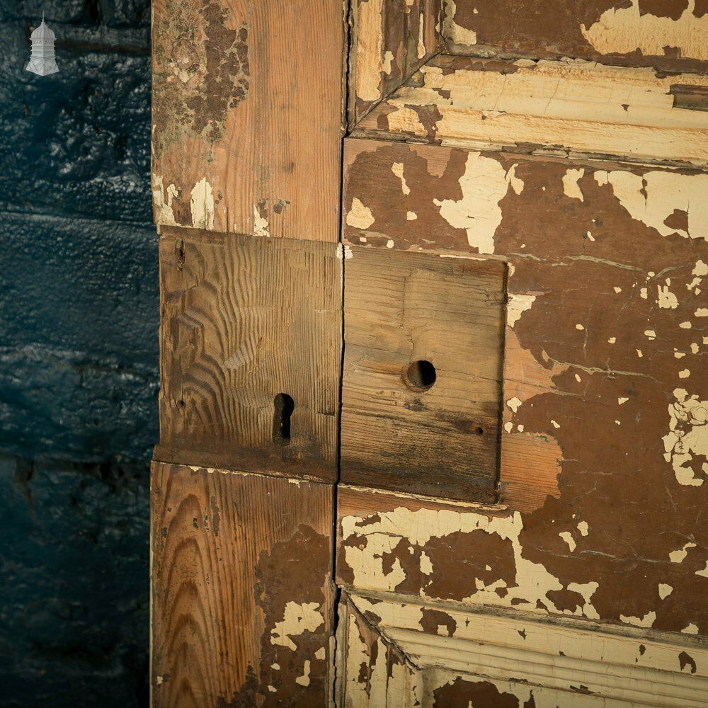 photo vinterior Pine Paneled Door, 4 Moulded Panel Distressed Paint