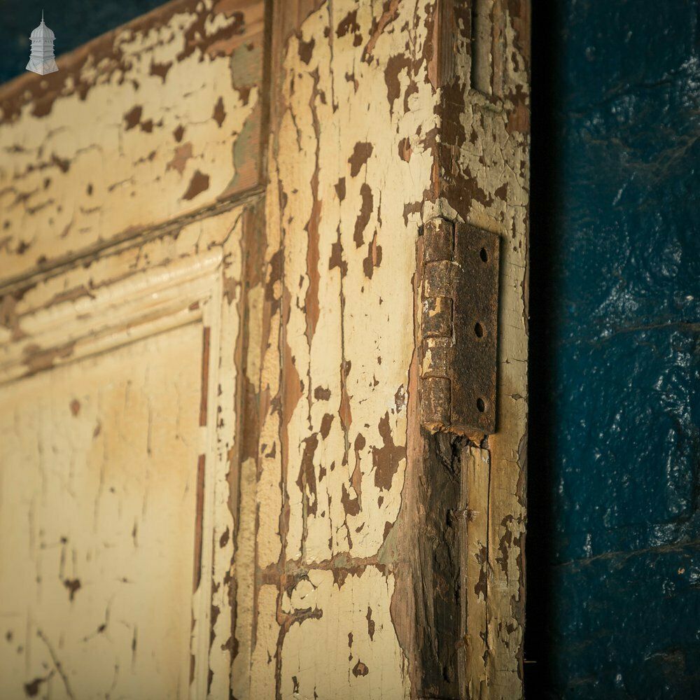photo vintage Pine Paneled Door, 4 Moulded Panel Distressed Paint