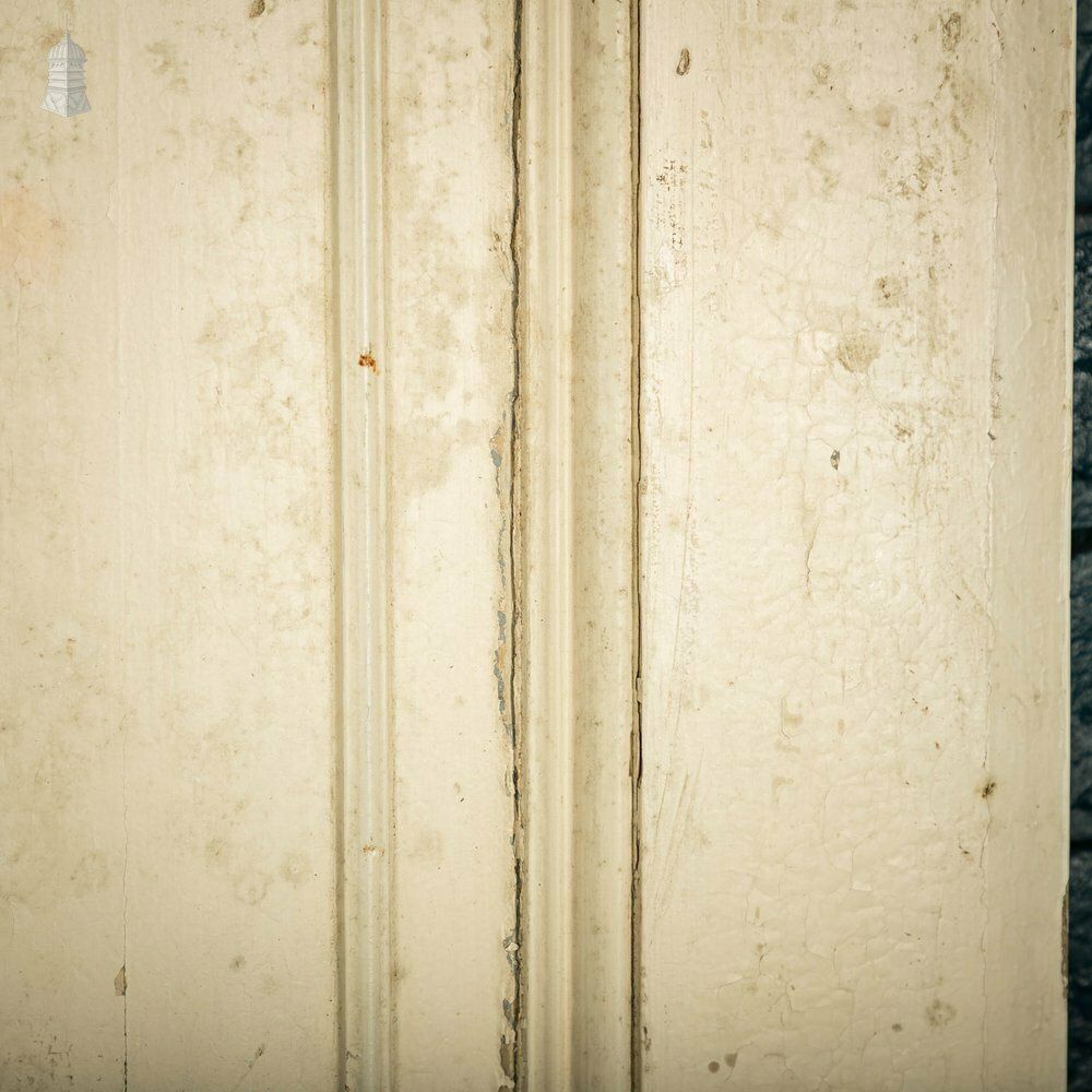 photo vintage Pine Paneled Door, 4 Moulded Panel White Painted Pine