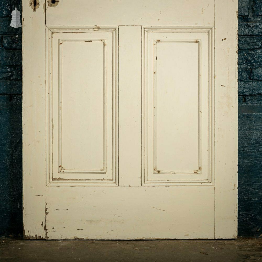photo vinterior Pine Paneled Door, 6 Moulded Panel White Painted Missing Moulding