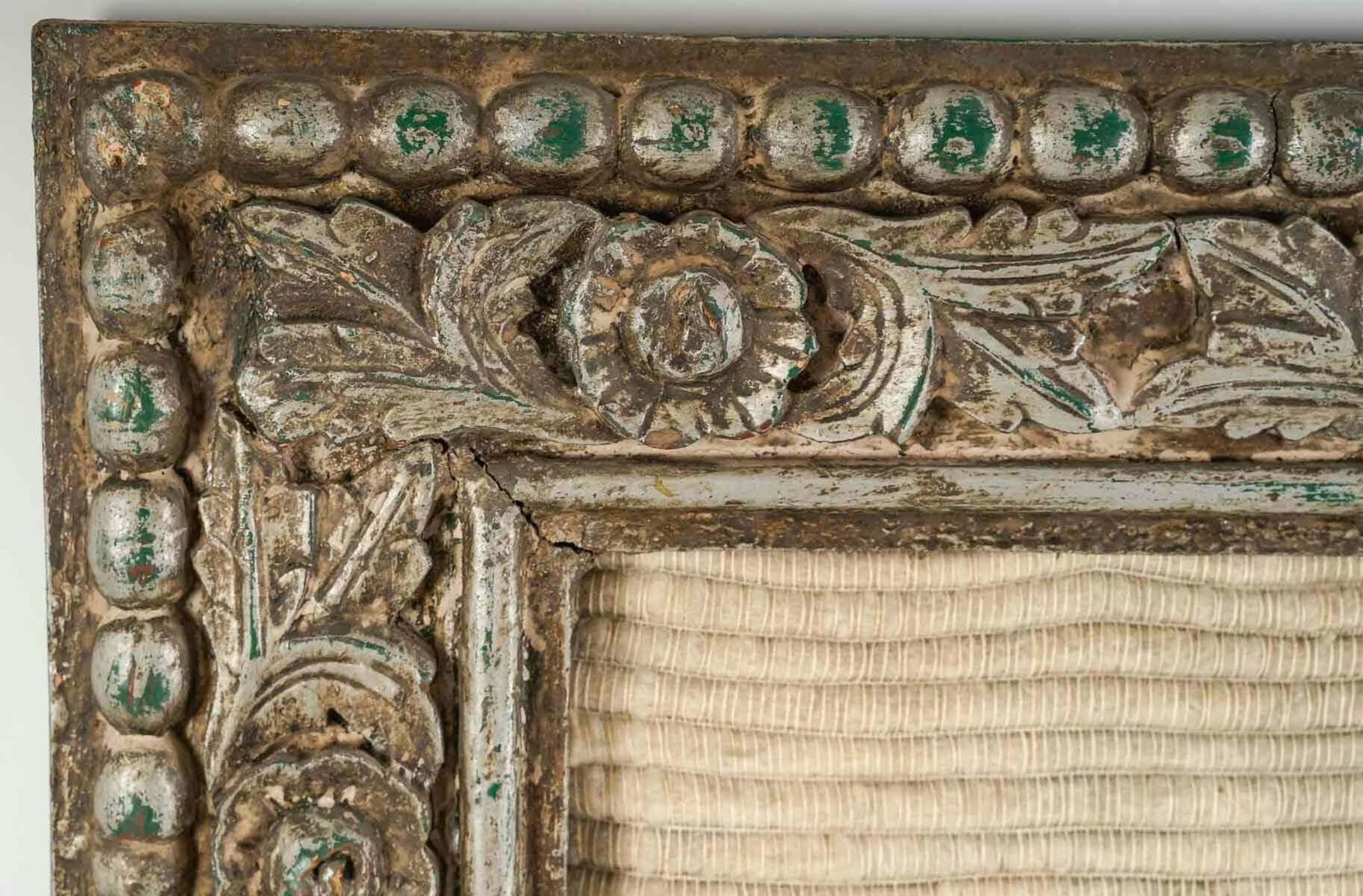 20th Century Tapestry Framed In A Carved Frame. photo vinterior