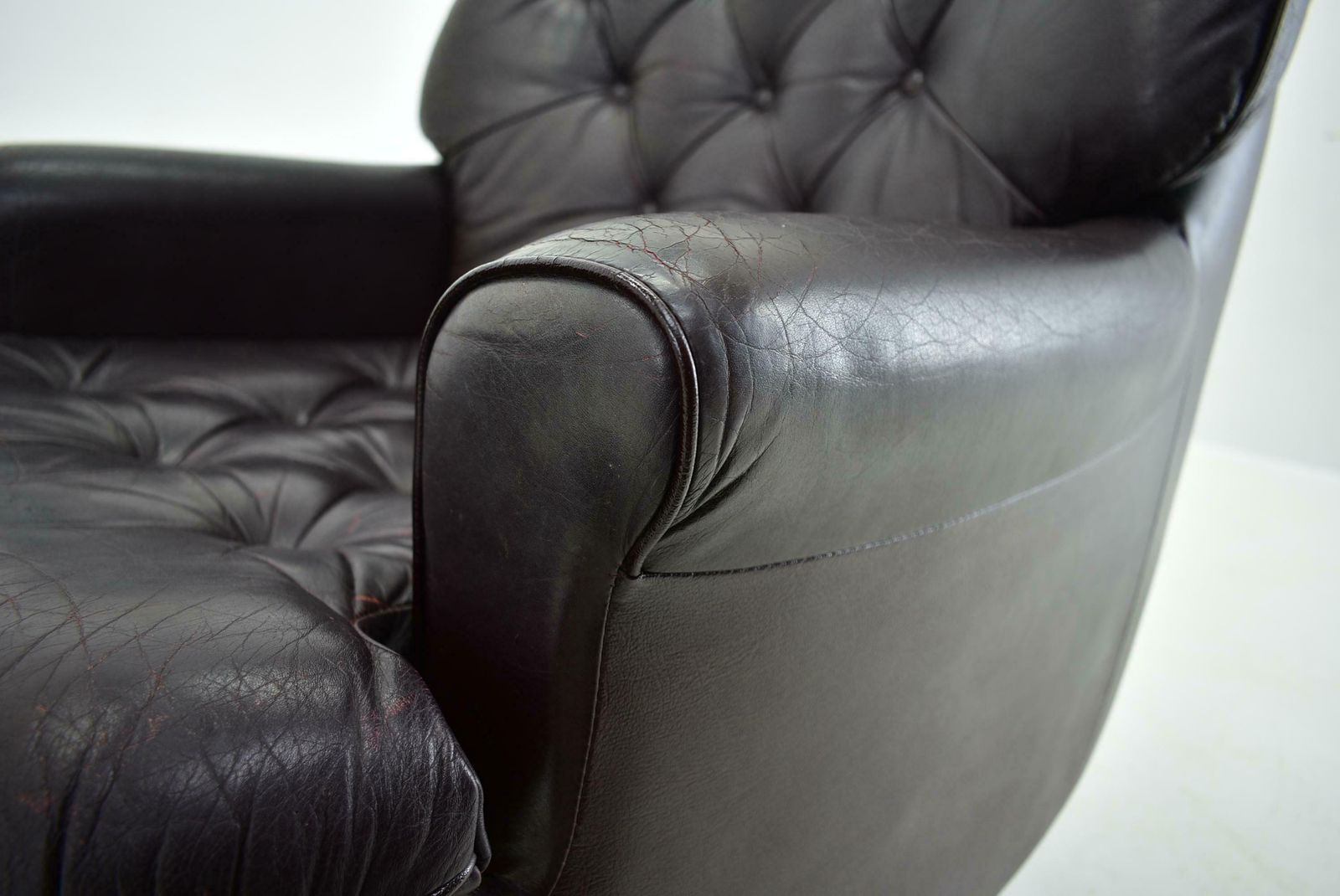 Design , Scandinavian , Leather Armchairs By Peem, 1970s, Finland photo vintage