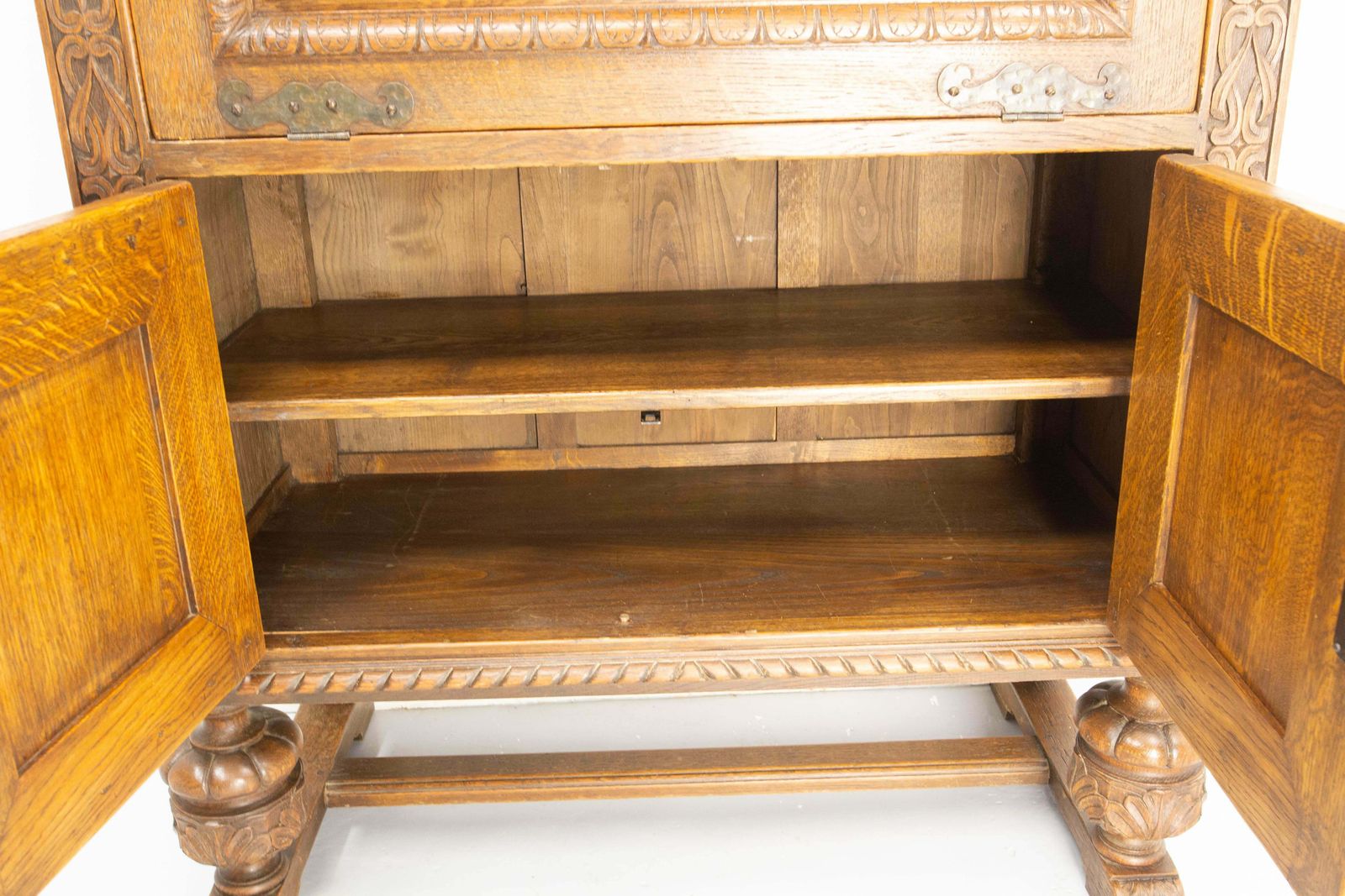 photo vintage 20th Mid Century Spanish Buffet Secretaire, Escritoire Cabinet Oak