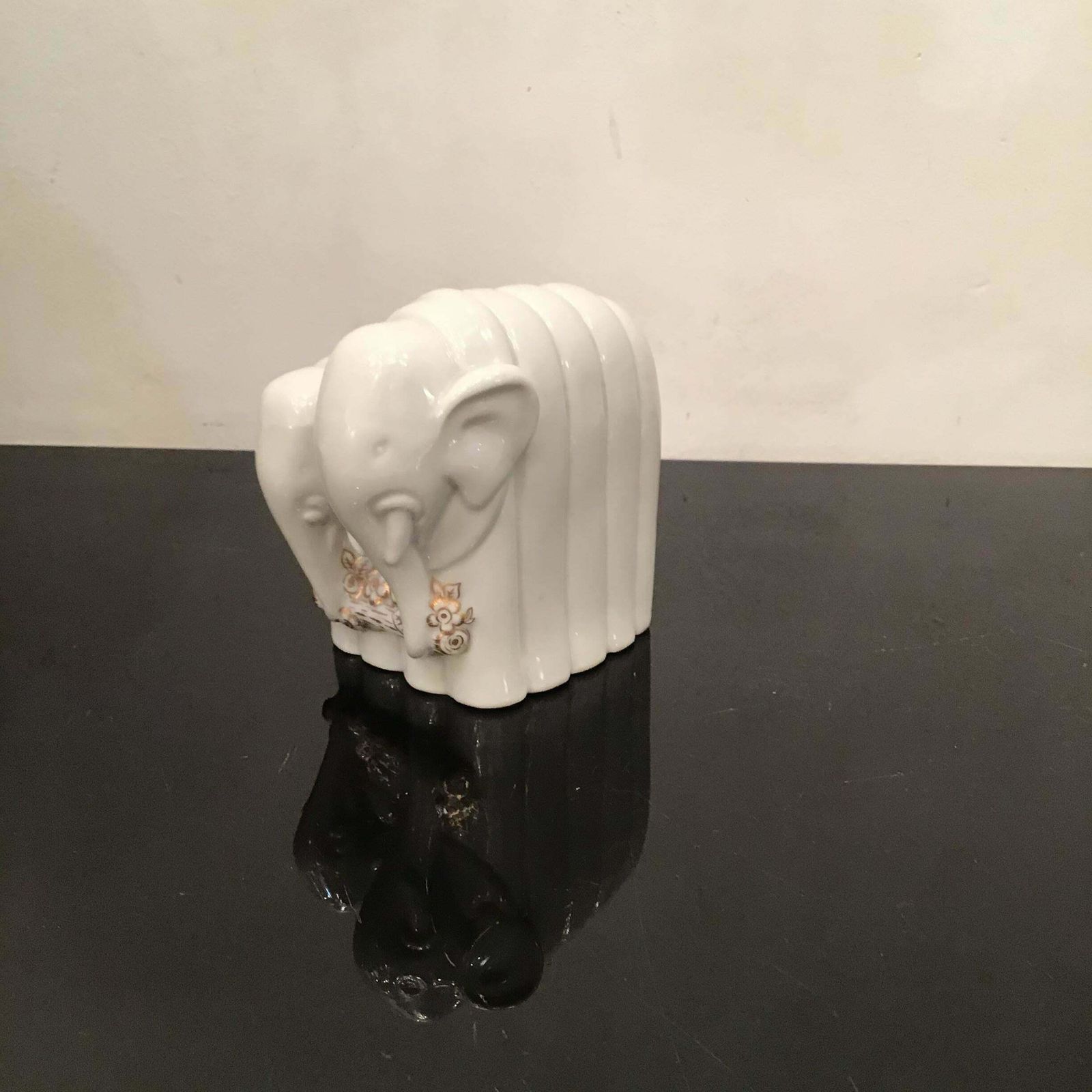 photo furniture Gio’ Ponti “ Elephant “ Porcelain Gold 1927 Italy