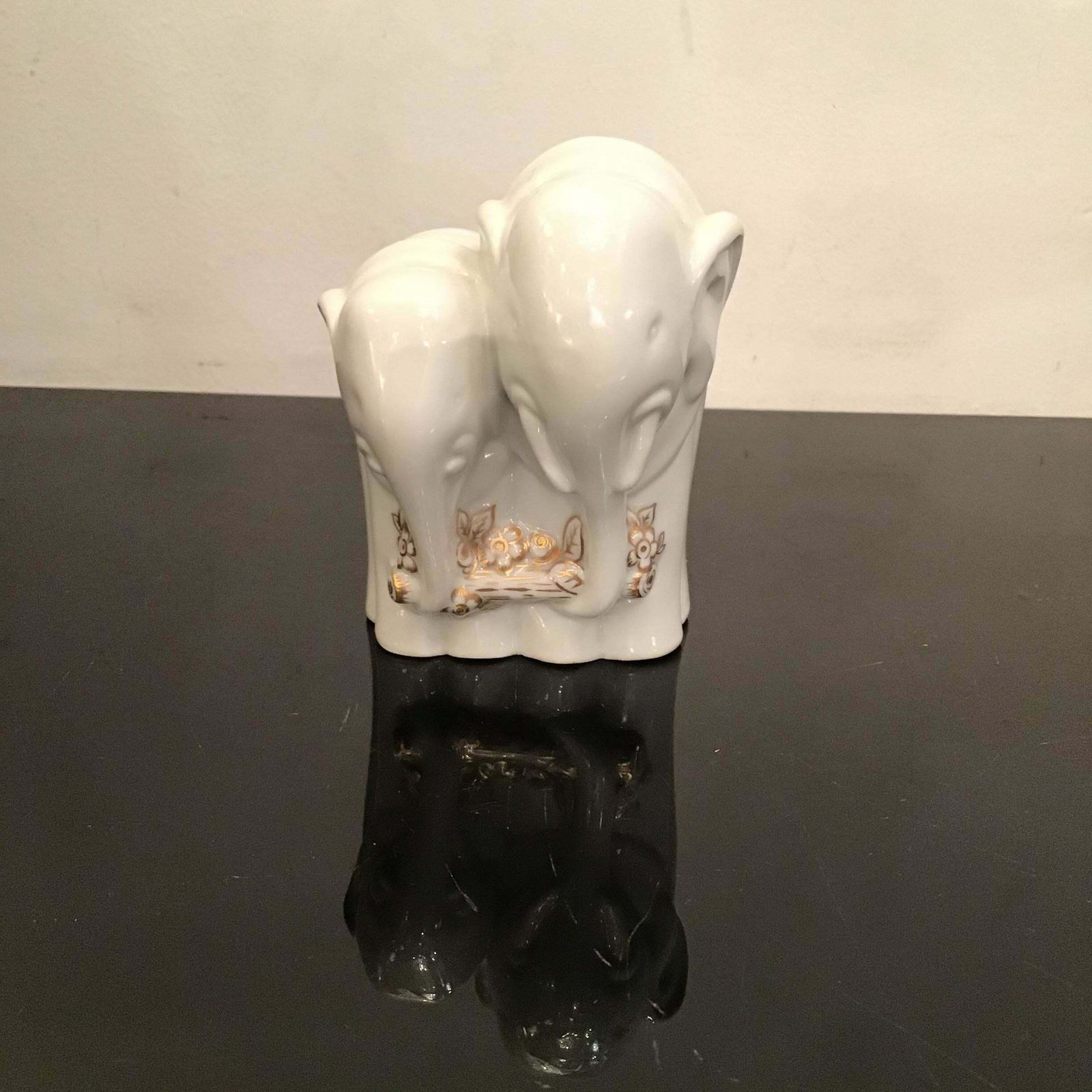 4807.0 Gio’ Ponti “ Elephant “ Porcelain Gold 1927 Italy photo