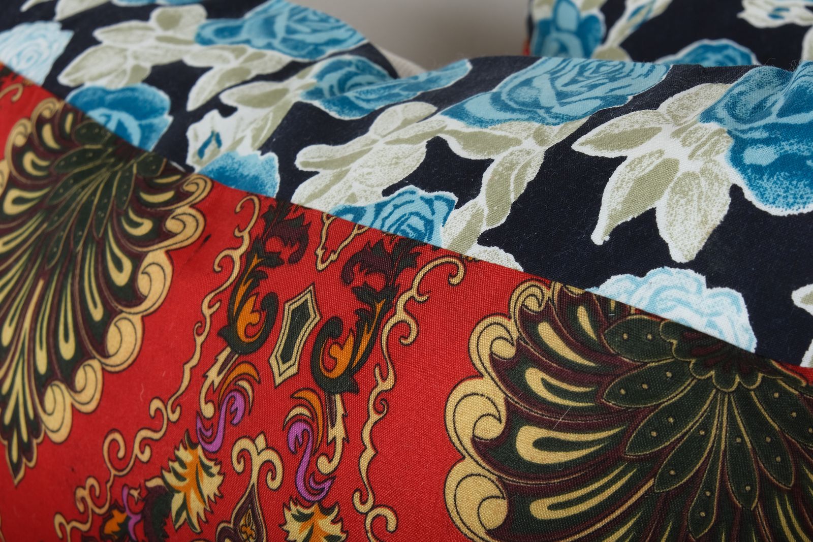 Old Caucasian Trade Cloth Pillow, Set Of Two Floral Roller Print Cushion Cover On Cotton photo Textiles