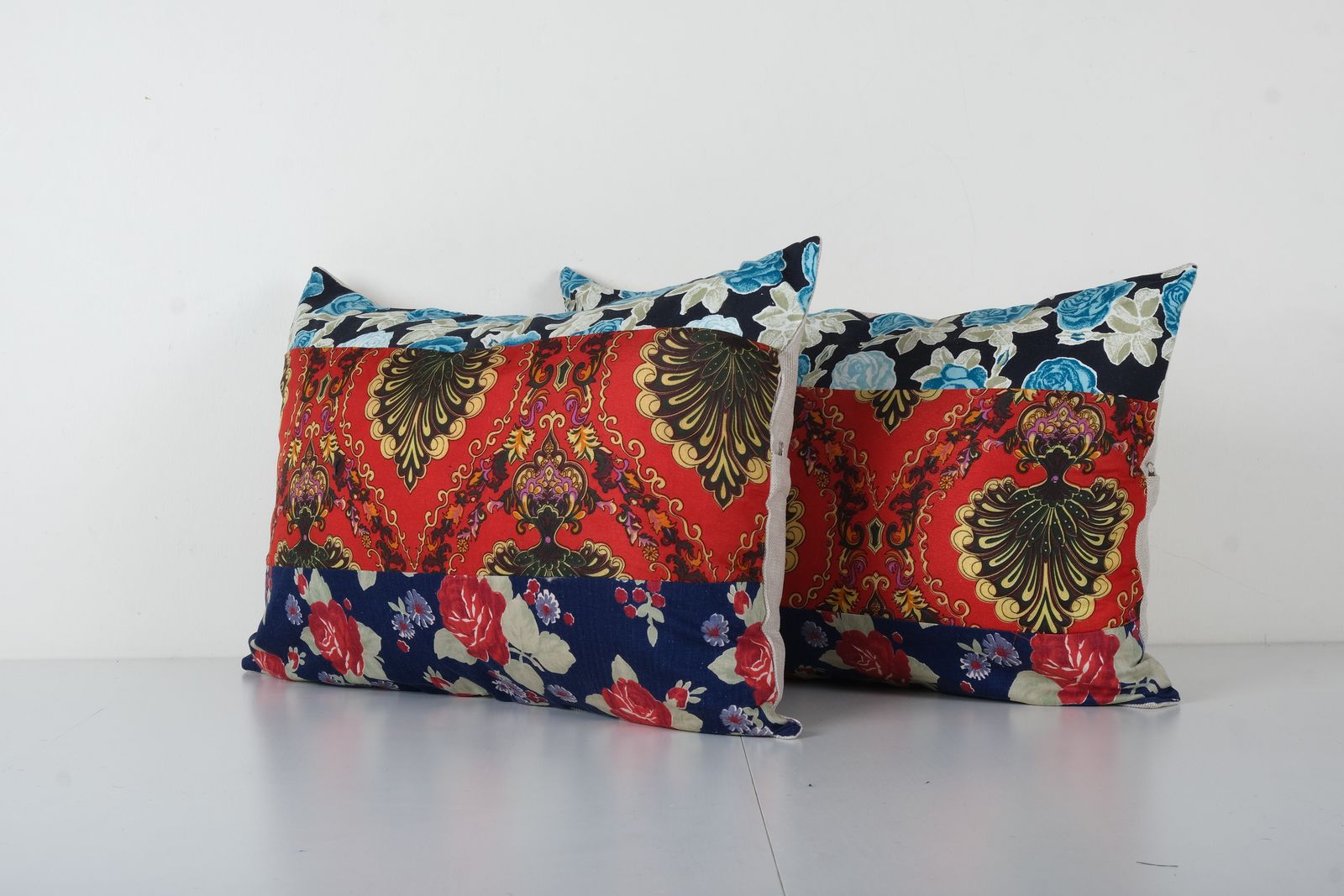 Old Caucasian Trade Cloth Pillow, Set Of Two Floral Roller Print Cushion Cover On Cotton photo vinterior