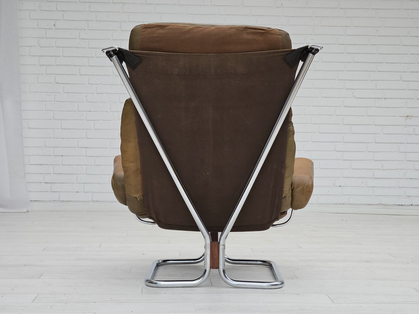 1970s, Norwegian Design By Harald Relling, Original Condition, Leather, Chrome Steel, Teak Wood, Canvas. photo furniture