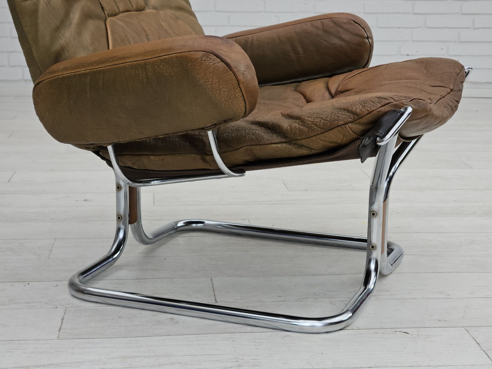 photo buy 1970s, Norwegian Design By Harald Relling, Original Condition, Leather, Chrome Steel, Teak Wood, Canvas.