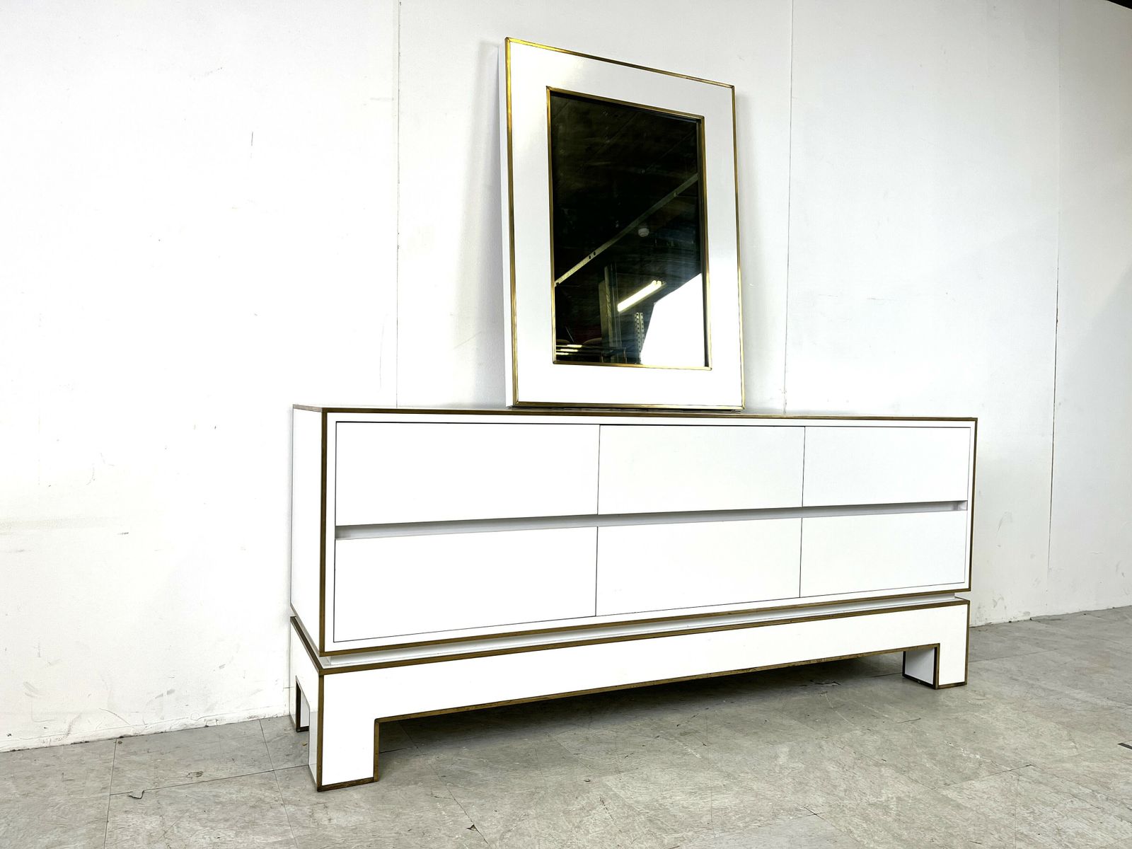 White Lacquered Credenza By Alain Delon With Mirror, 1970s photo vinterior