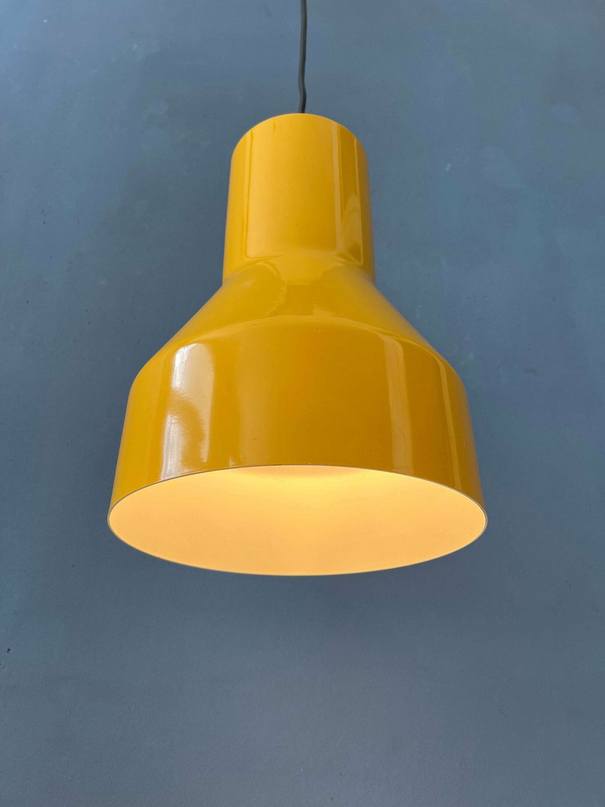 Gele Metalen Industriële Space Age Hanglamp photo furniture
