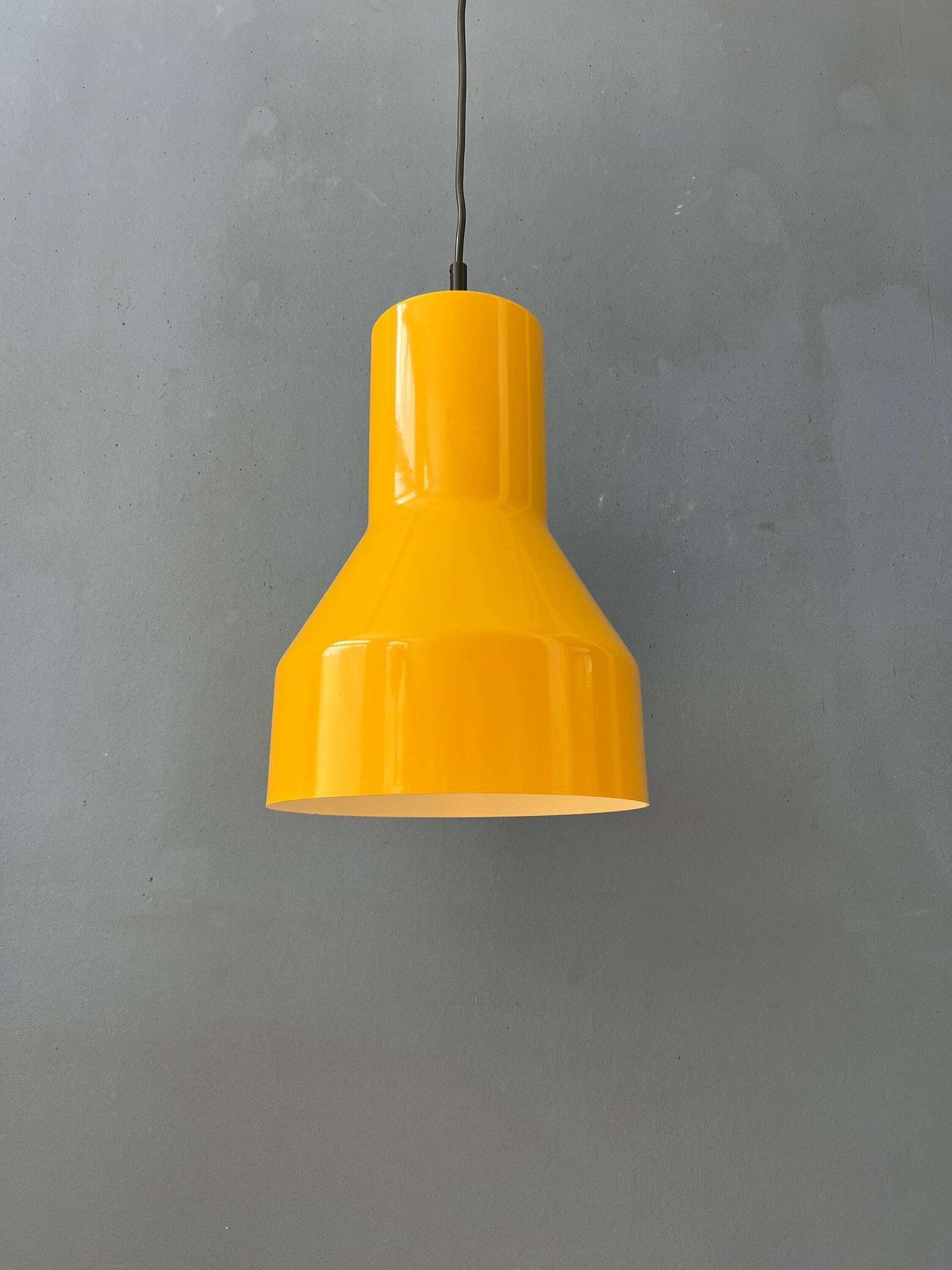 Gele Metalen Industriële Space Age Hanglamp photo vintage