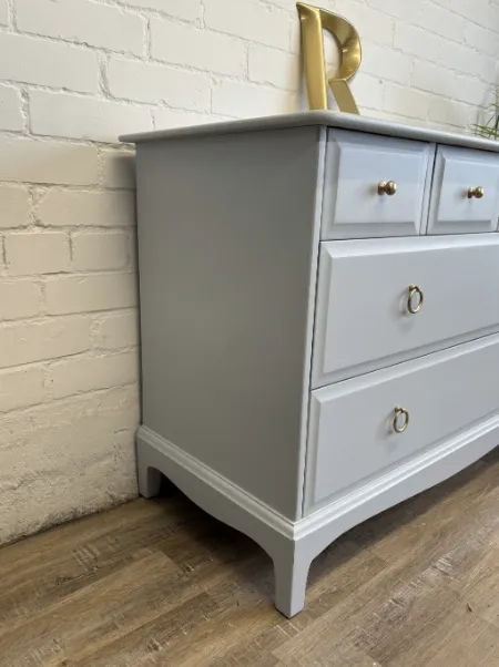 645.0 Stag Minstrel Chest Of 4 Over 2 Drawers Painted Light Grey photo