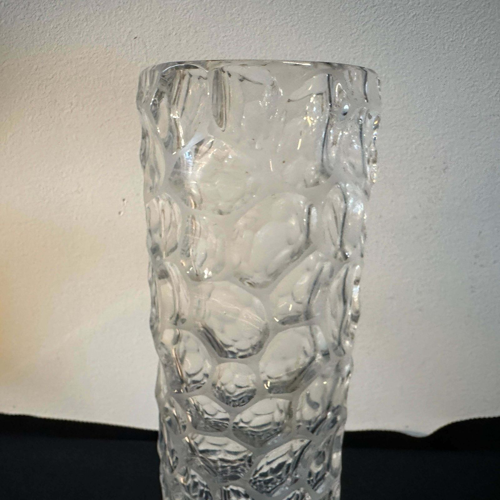 1970s Modernist Hammered Clear Glass Italian Cylindrical Vase photo vinterior