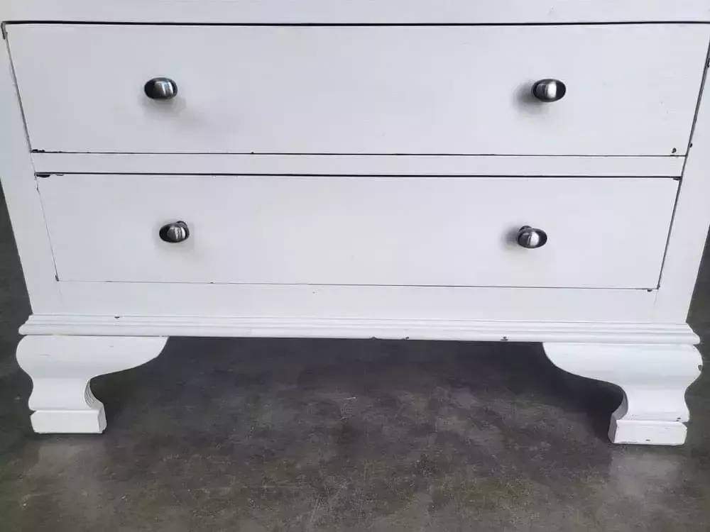 photo furniture 20thc White Small Chest Of Drawers 4 Drawers Bracket Feet Bedroom