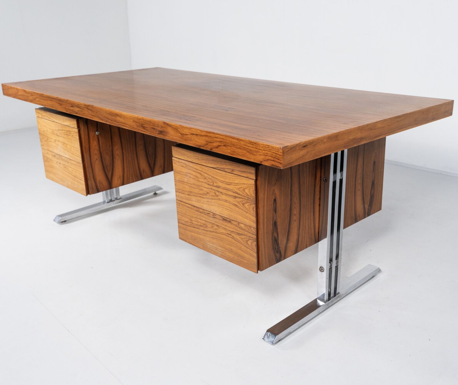 photo vinterior Mid Century Modern Wooden And Chrome Desk, Italy, 1970s