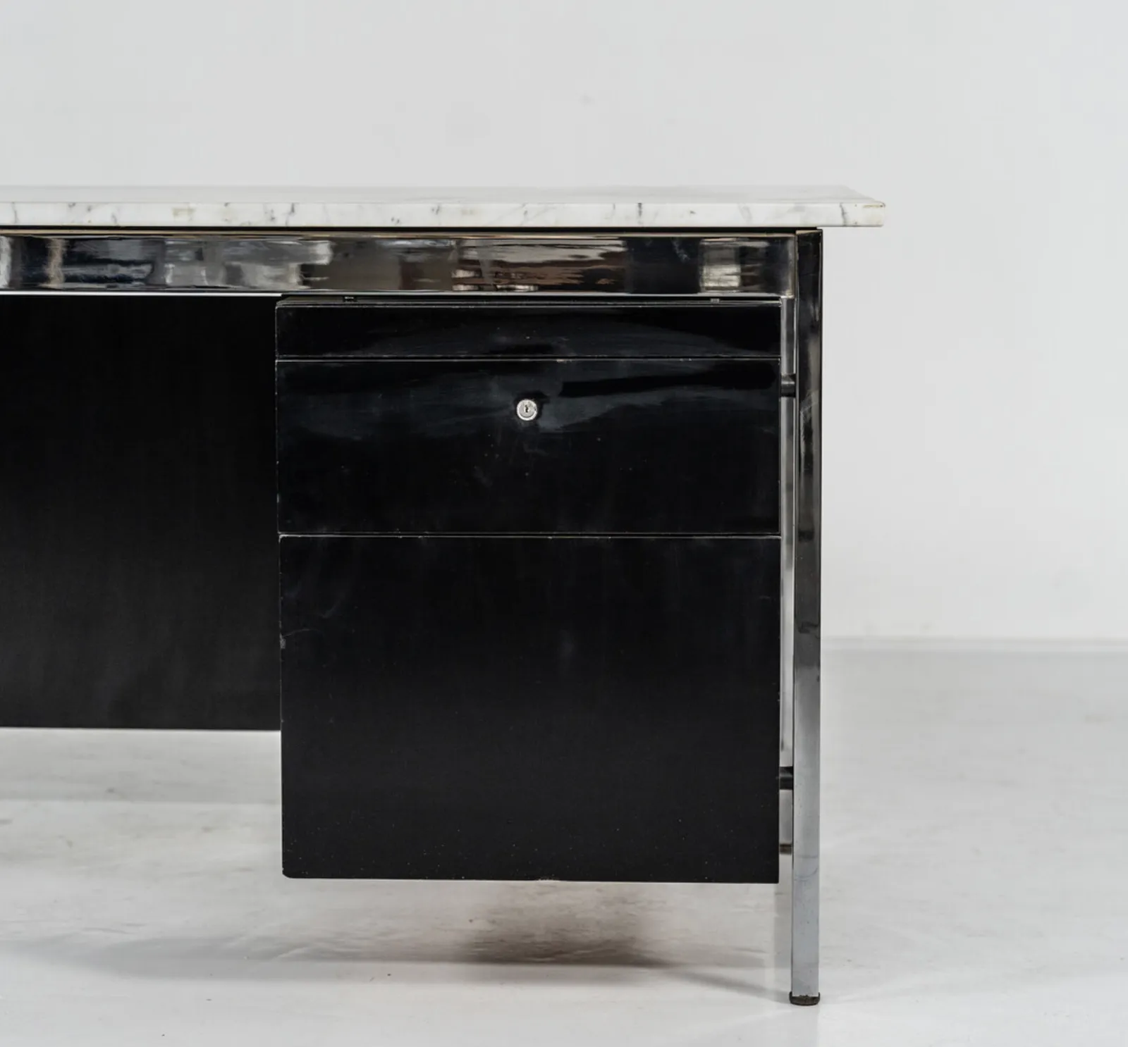 Mid Century Modern Desk By Florence Knoll For Knoll International photo vinterior