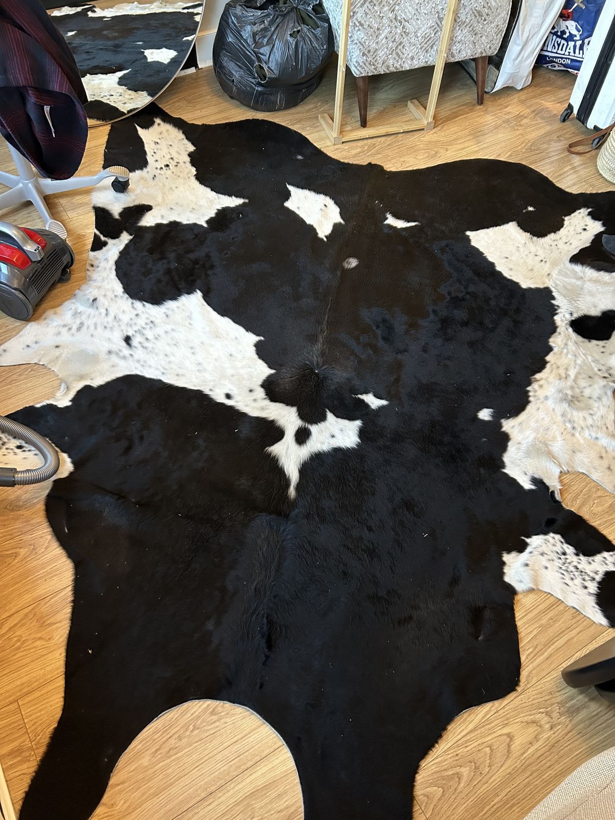 Large Cow Hide Rug photo vinterior