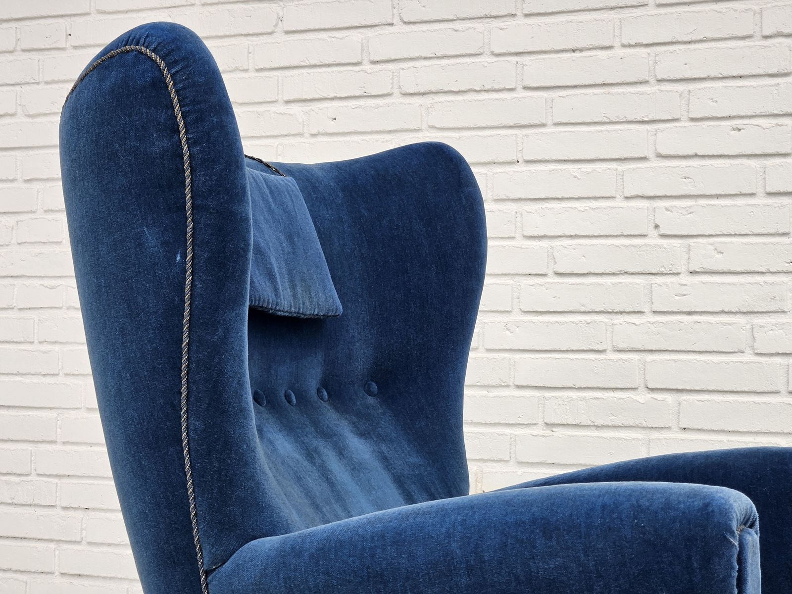 photo vinterior 1960s, Danish Highback Relax Armchair, Original Condition, Blue Furniture Velour.