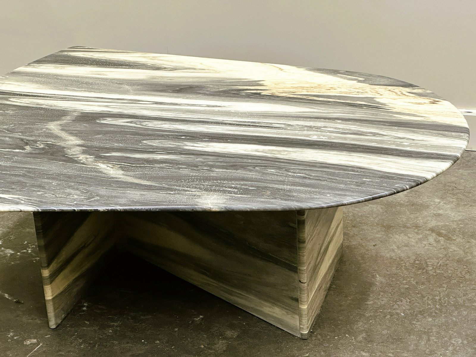 Grote Vintage Marmeren Tafel Met Zigzagvoet, Frankrijk, Jaren 1980. photo Meubels