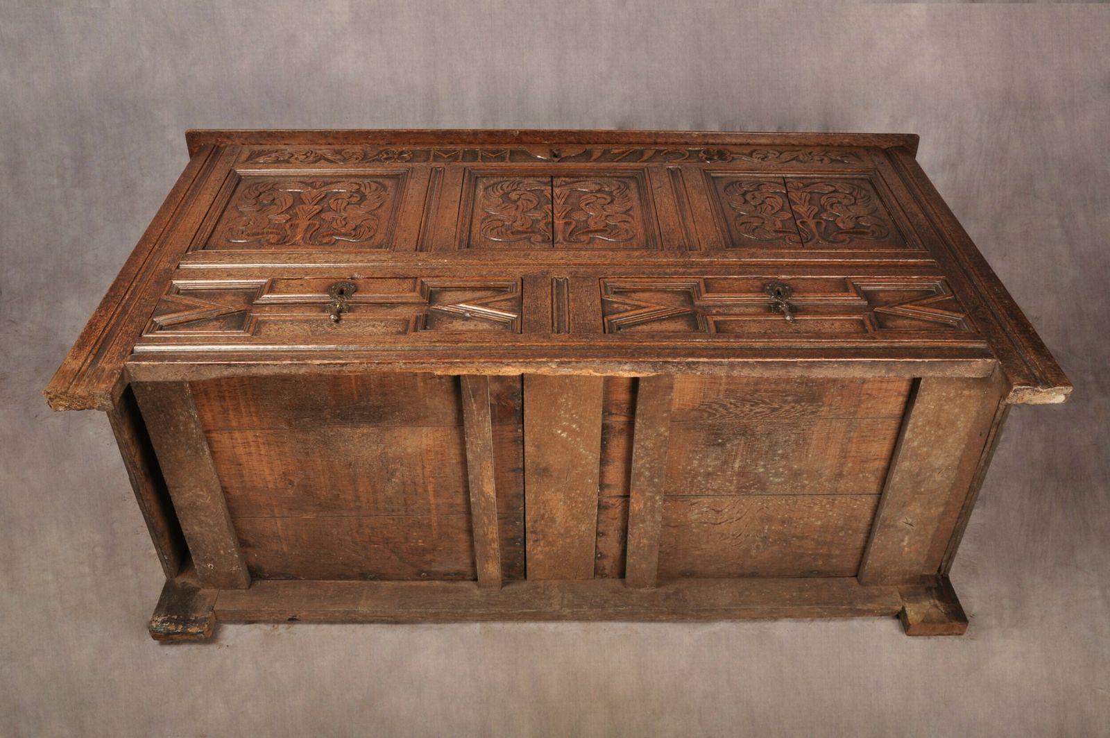 photo buy Queen Anne Oak Mule Kist, 18th Century And Earlier
