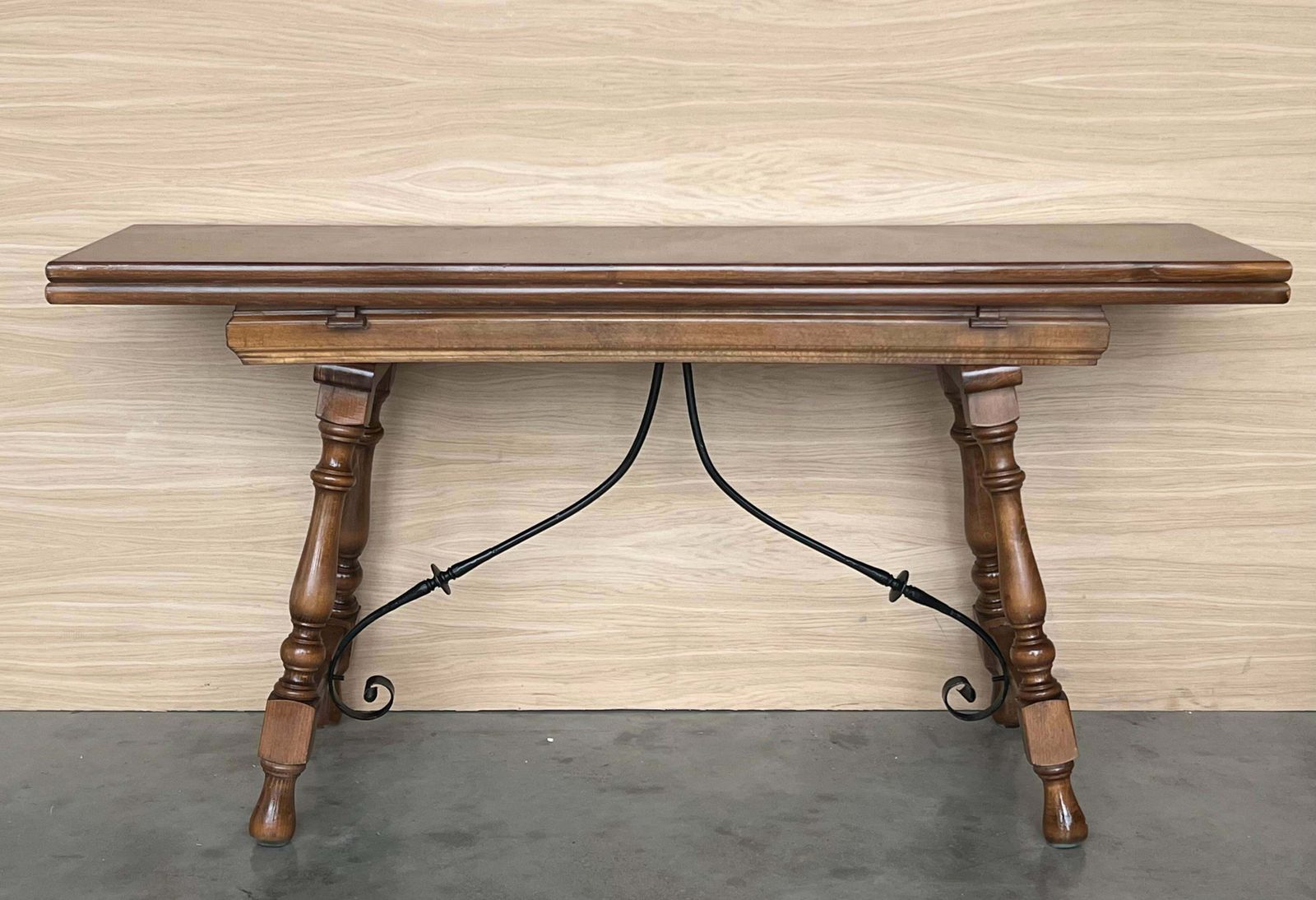 Console espagnole à abattant du XXe siècle, avec entretoise en fer photo furniture