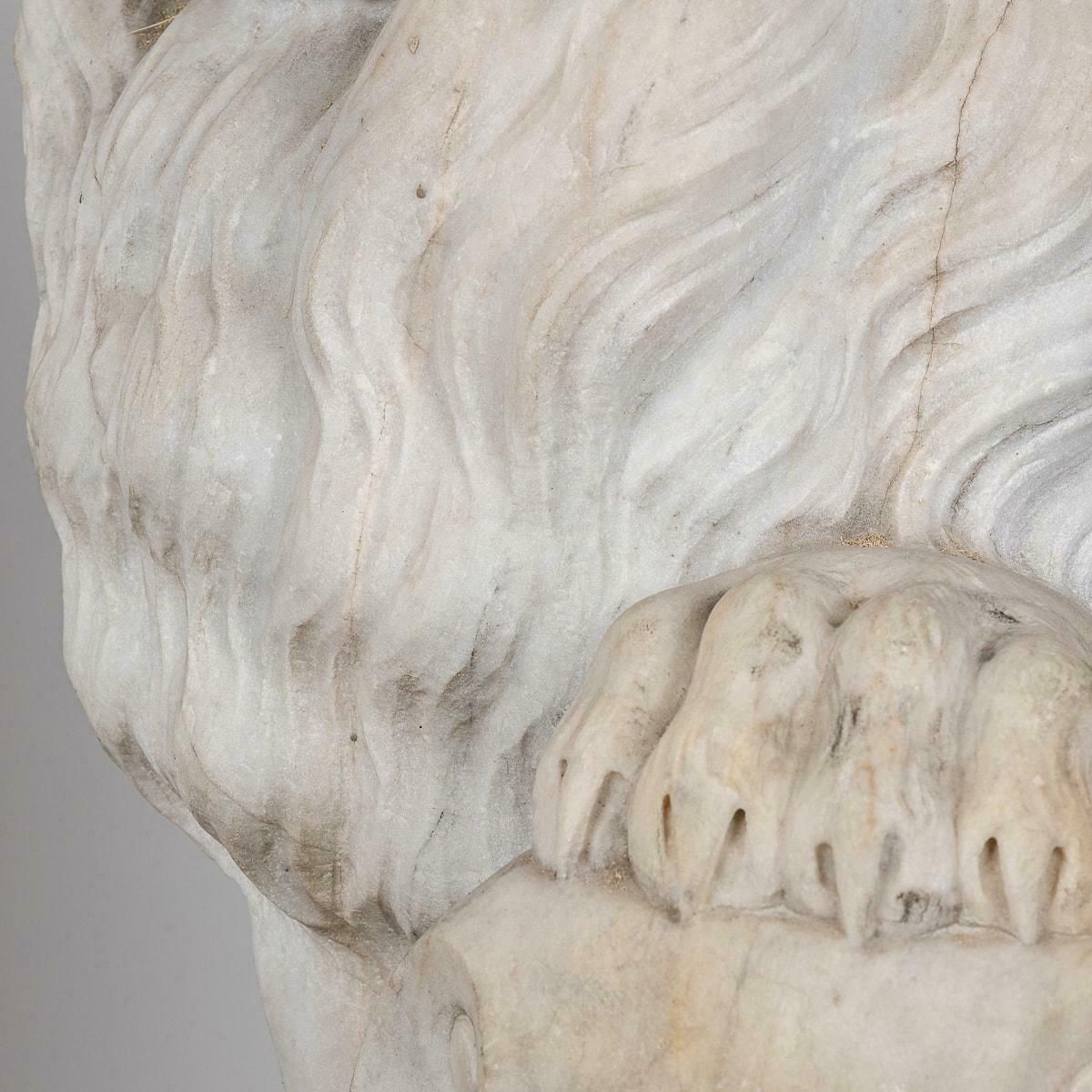 Antique 19th Century Italian Pair Of Marble Lions With Heraldic Shield C.1880 photo Art