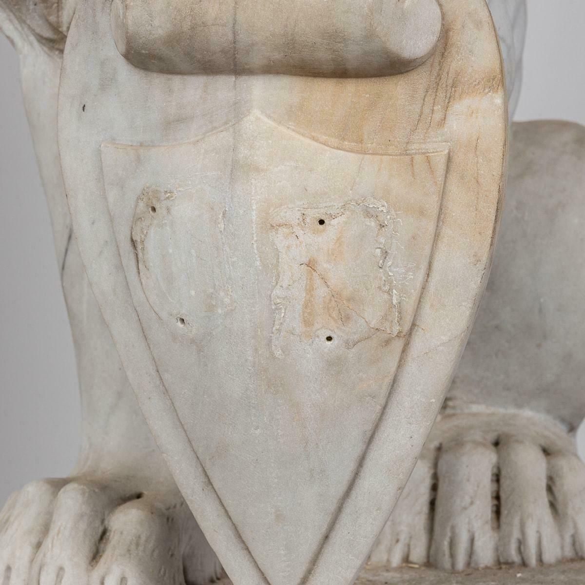 Antique 19th Century Italian Pair Of Marble Lions With Heraldic Shield C.1880 photo vinterior