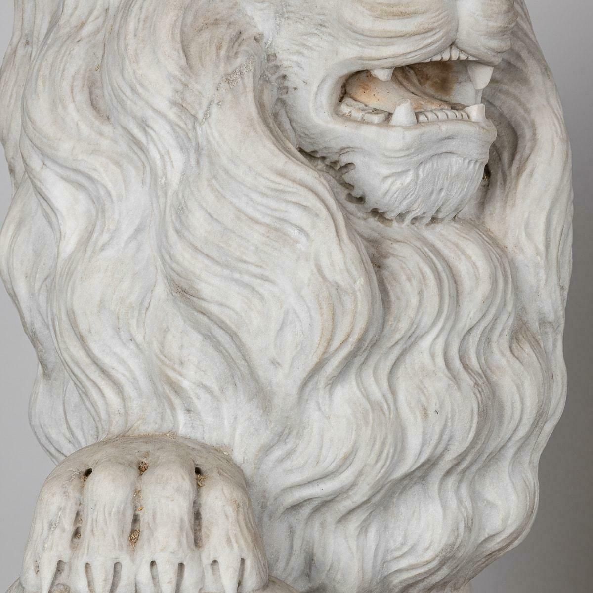 photo vintage Antique 19th Century Italian Pair Of Marble Lions With Heraldic Shield C.1880