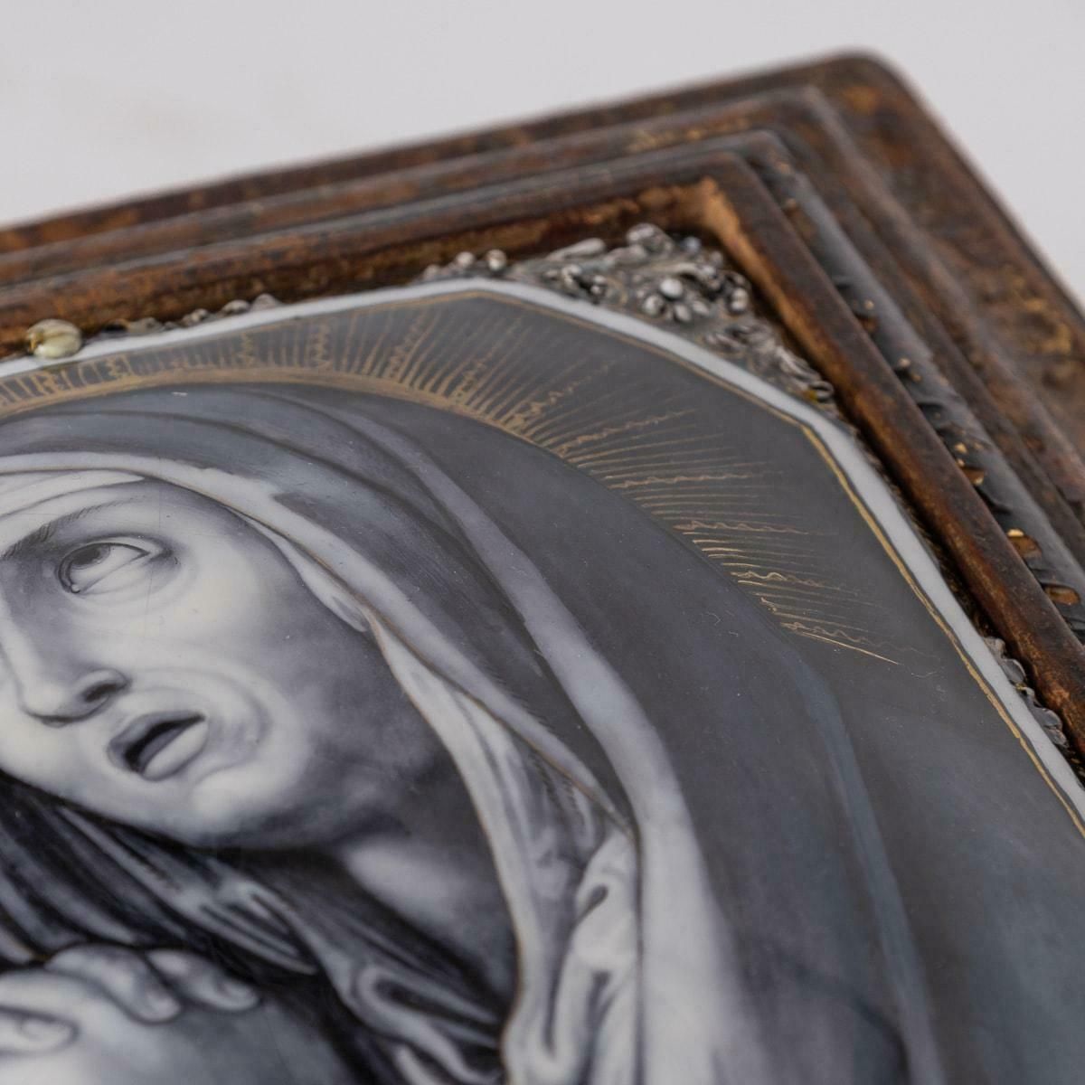 photo vinterior Antique 17th Century Limoge Signed Plaque Of A Madonna Praying