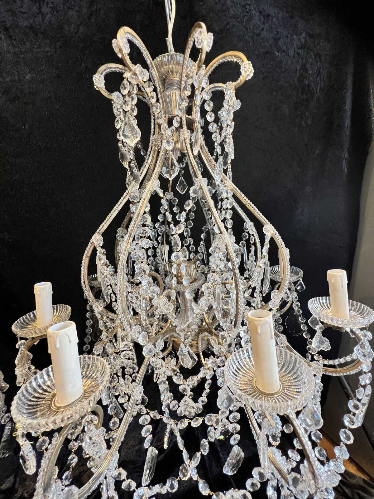 photo vintage A Pair Of Eight Light Florentine Antique Chandeliers
