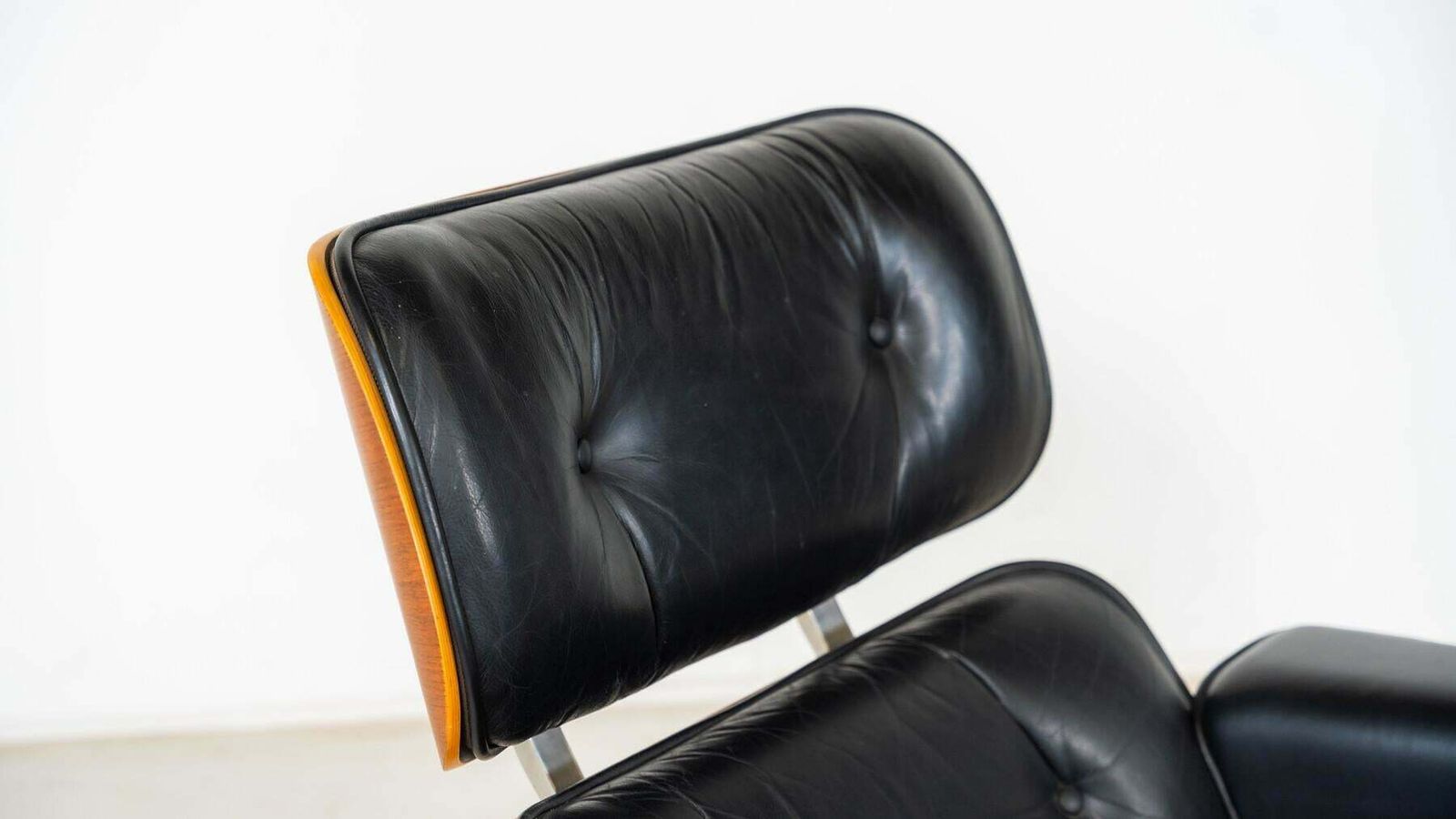 Mid Century Lounge Chair And Ottoman By Charles & Ray Eames For Herman Miller photo vinterior