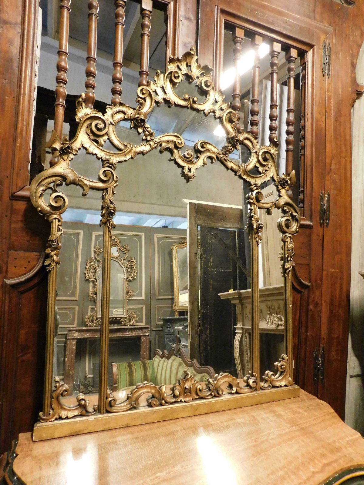 photo buy Vintage Chest Of Drawers With Mirror, Gilded With Painted Chinoiserie, Italy