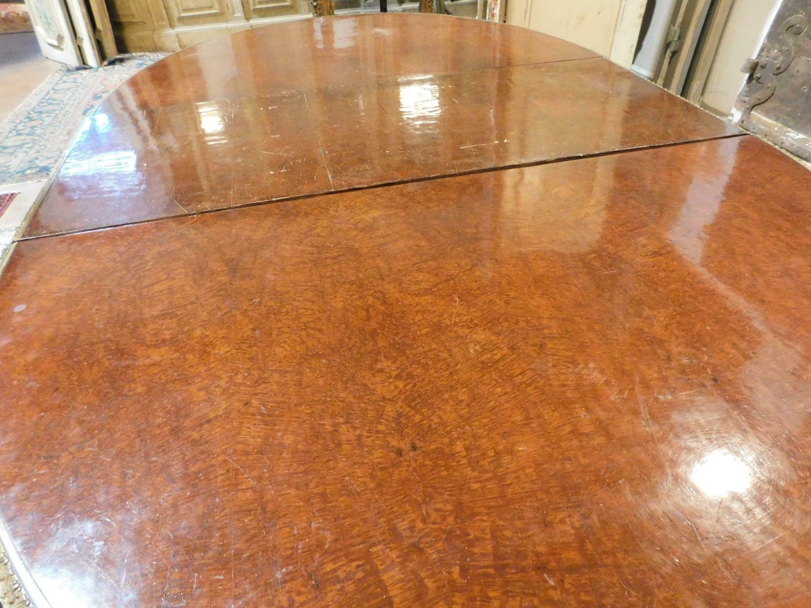photo vinterior Oval Table In Inlaid Wood, Lacquered Legs In Imitation Verde Alpi Marble, Italy