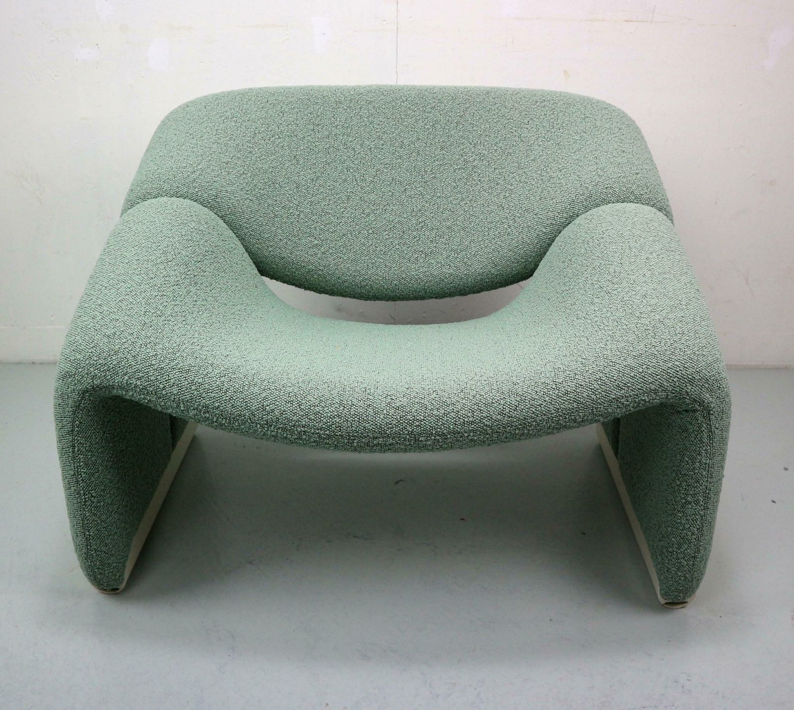 Pierre Paulin Set Of 2 F598 Groovy Armchairs For Artifort New Upholstery, 1972 photo Furniture