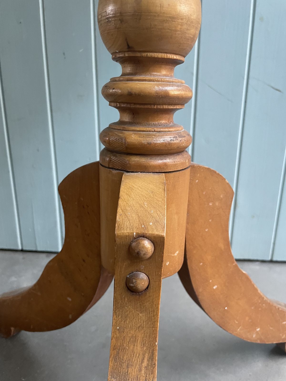 photo vinterior Vintage English Mid Century Linen And Pine Mannequin