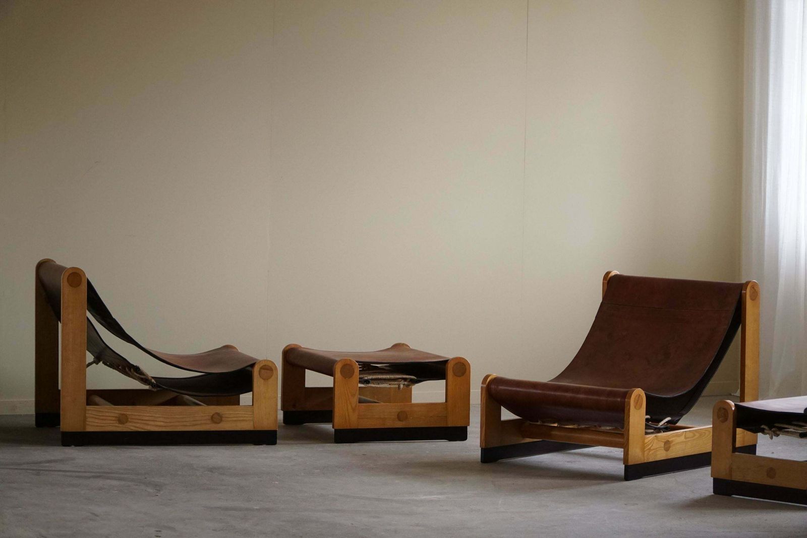 Francesco Lucianetti, Lounge Chairs In Leather & Elm, Italian Modern, 1960s photo vinterior