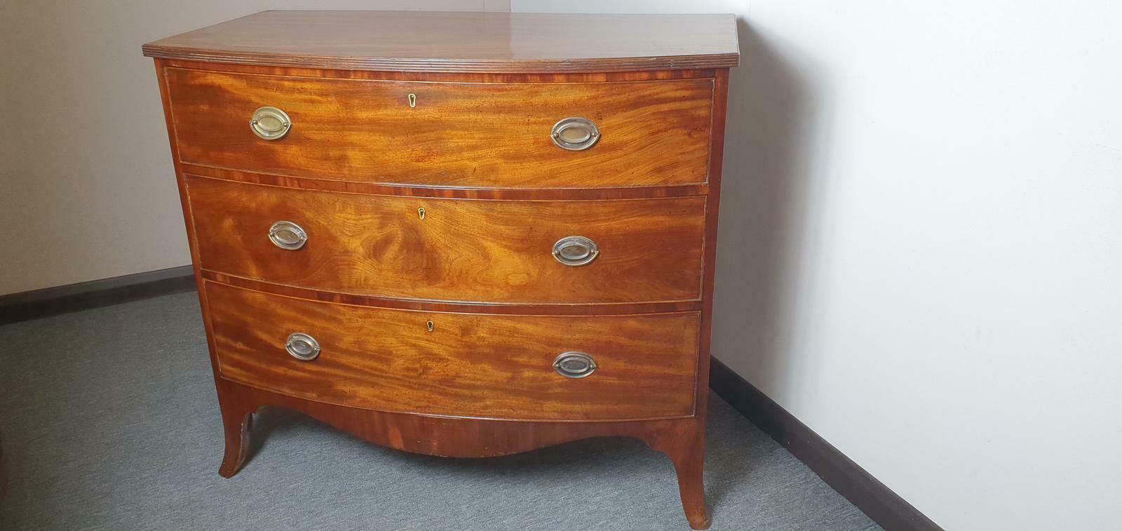 Georgian Mahogany Bow Front Chest Of Drawers On Splayed Feet photo 975.0