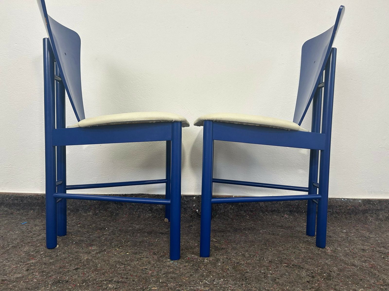 Pair Of 2 1980s Mid Century Modern Perforated Triangle Shape Italian Side Chairs / Blue Chair / Blue Wood Retro Memphis Style Chair photo vinterior