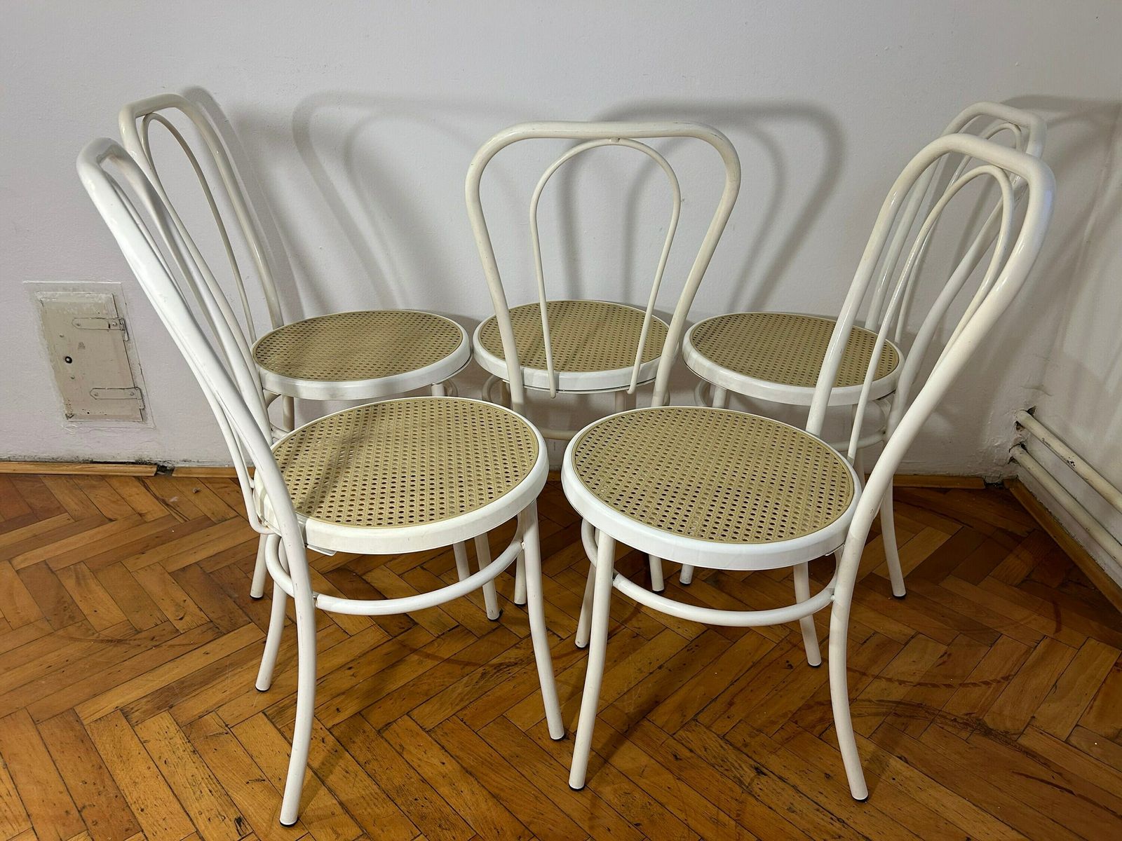 1 Of4 Retro White Metal Cafe Chairs Plastic Seat Cafe Set 1980s / Pop Art Thonet Style / 80s /Coffee Chairs/Bistro Chair photo vintage