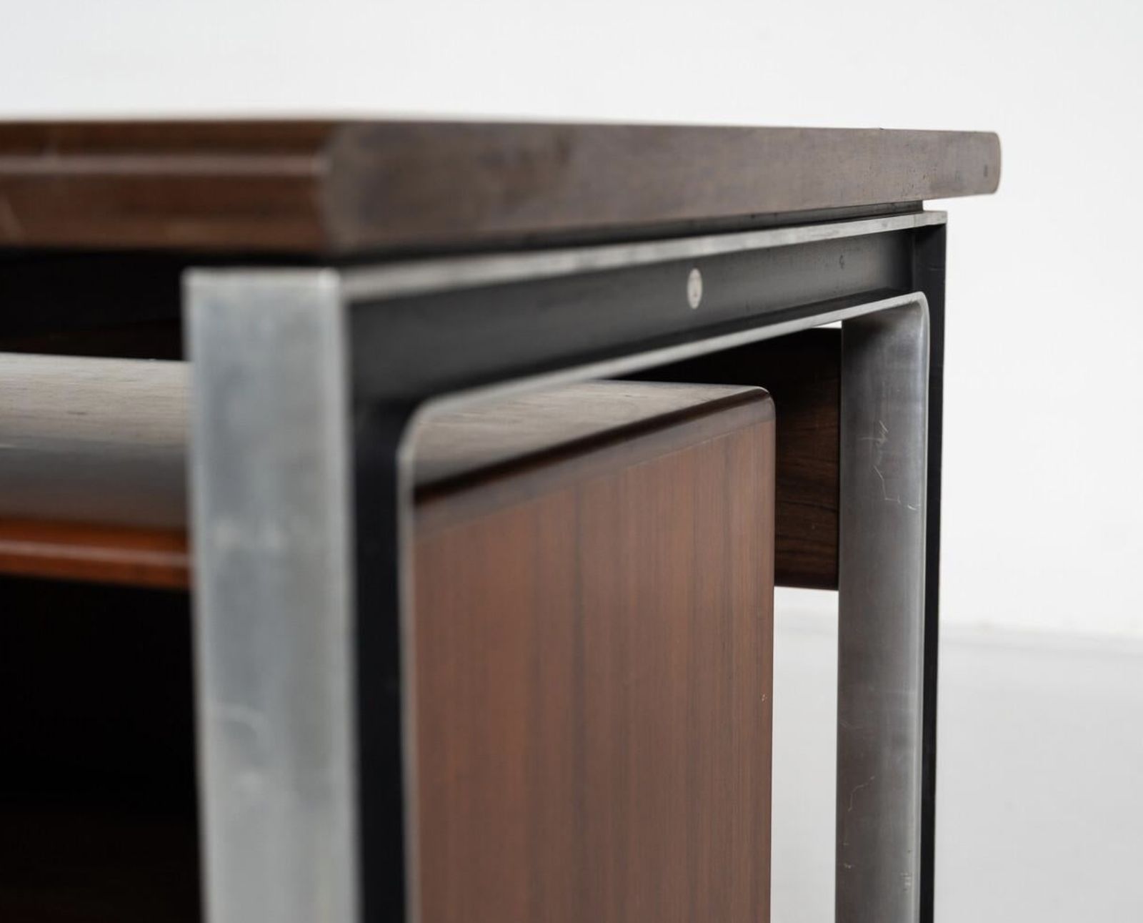 Mid Century Modern T333 Desk By Oslvado Borsani And Eugenio Gerli For Tecno photo for sale
