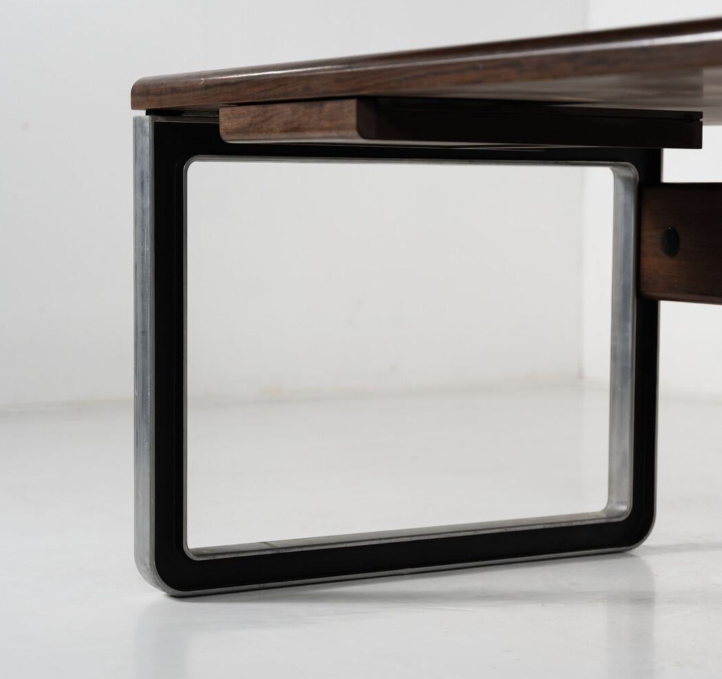 Mid Century Modern T333 Desk By Oslvado Borsani And Eugenio Gerli For Tecno photo vinterior