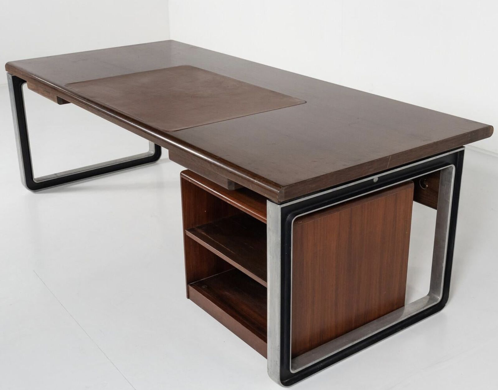 photo for sale Mid Century Modern T333 Desk By Oslvado Borsani And Eugenio Gerli For Tecno