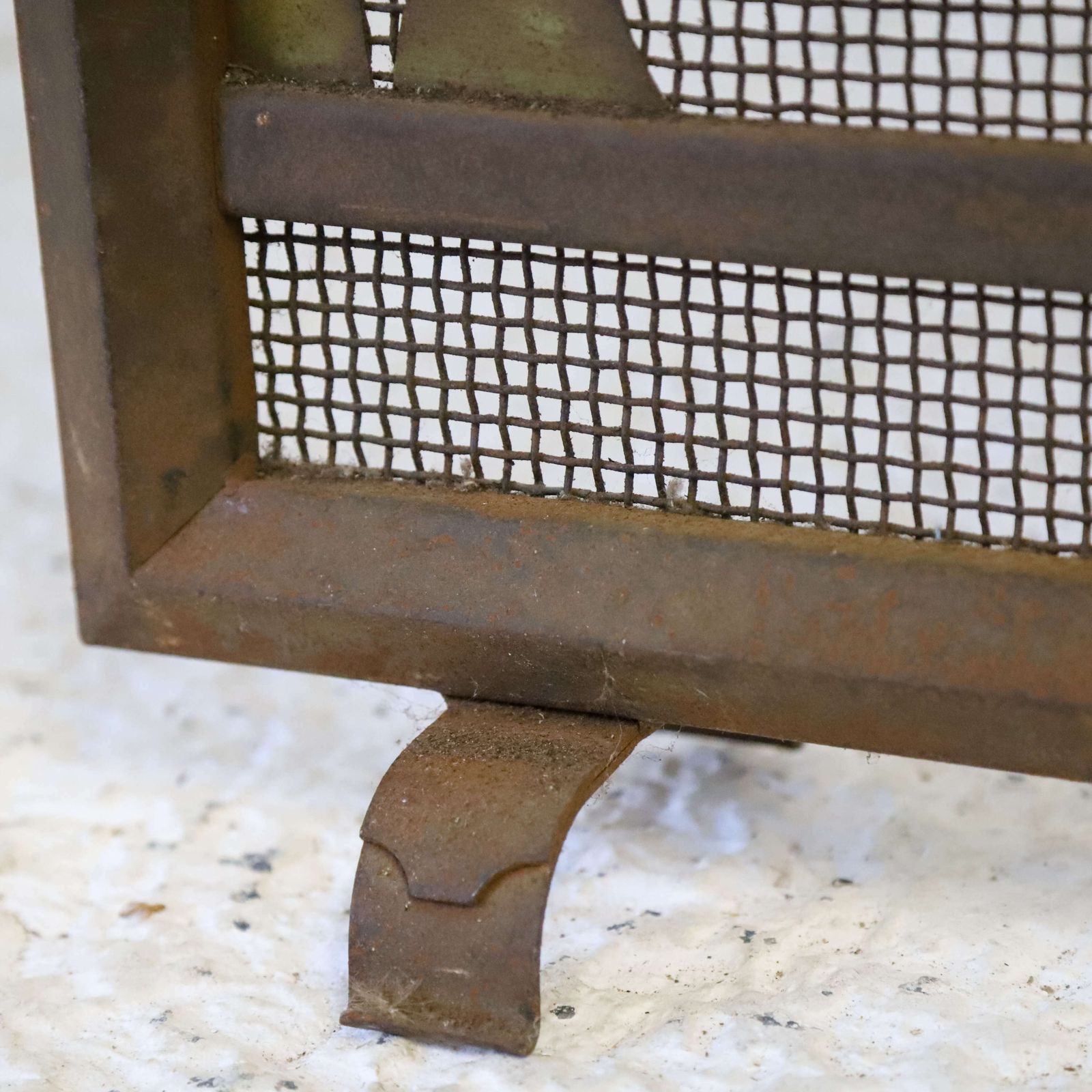 photo furniture Vintage Mid 20th Century Metal Decorated Fireplace Screen
