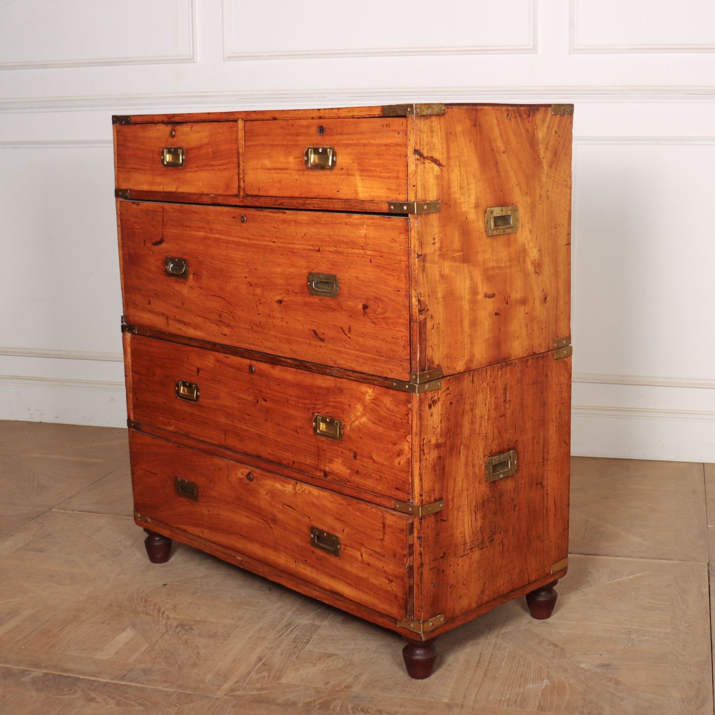 English Military Campaign Chest photo vinterior