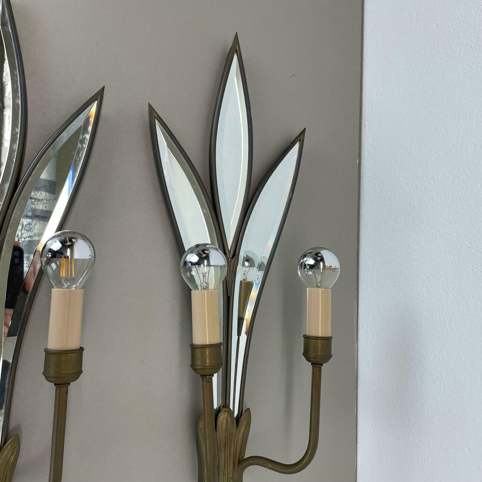 Set Of Two Xxl 56cm Floral Mirror And Bronze Theatre Wall Light, France 1970 No2 photo 2616.0